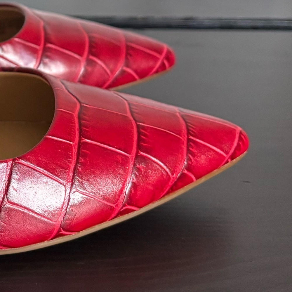 Michael Kors Red Croc‑Embossed Pointed Toe Heels | 7M - Picture 4 of 11